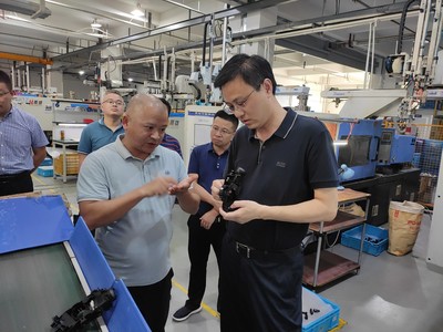 唐進(jìn)率隊(duì)調(diào)研我縣汽車(chē)配件產(chǎn)業(yè)發(fā)展與五金產(chǎn)品研發(fā)，助推產(chǎn)業(yè)升級(jí)